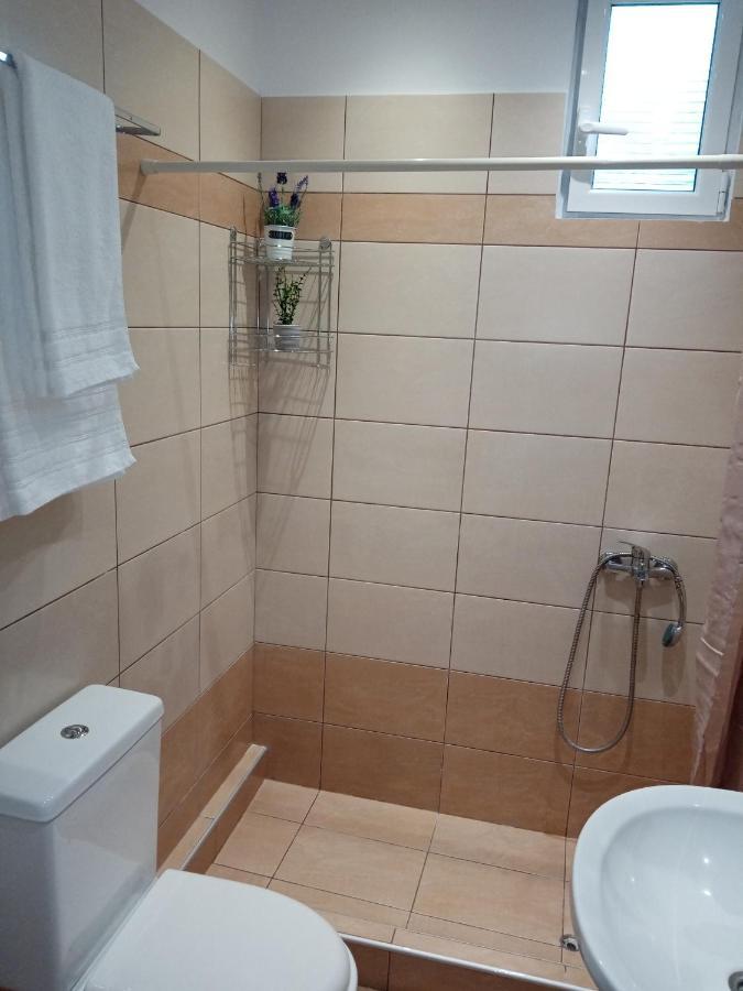 Roses 2 Apartment สกาลาโซติรอส ภายนอก รูปภาพ